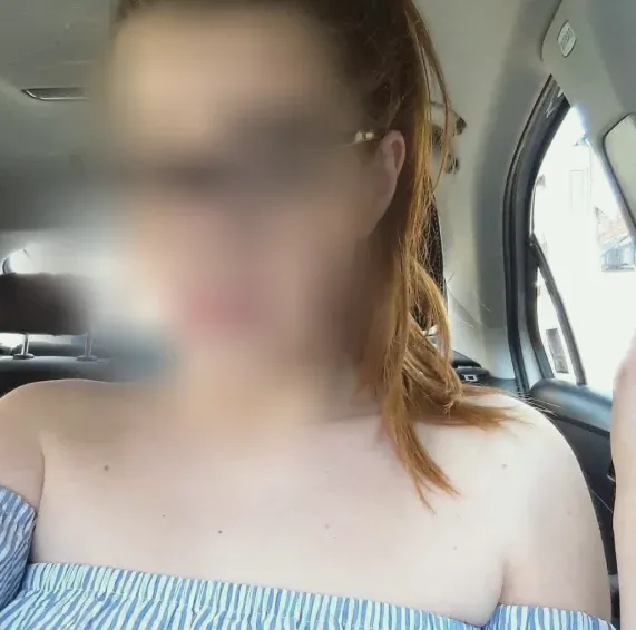 Daniela, 27