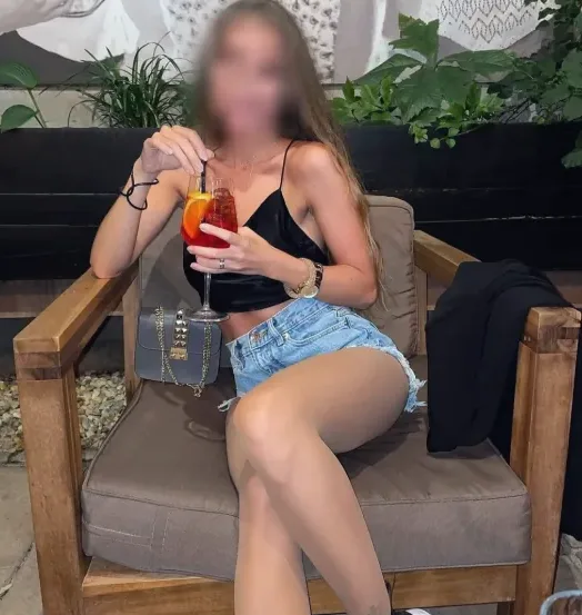 Emma, 28
