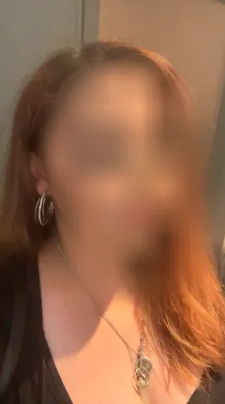 Julia, 24