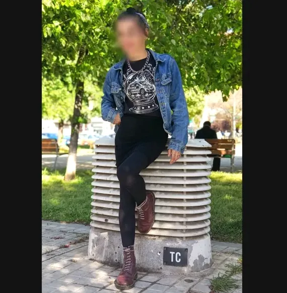 Manuela, 31
