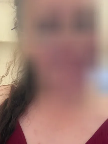 Manuela, 29