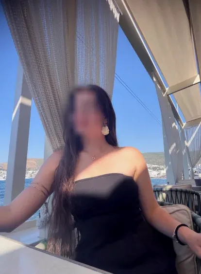 Neele, 21