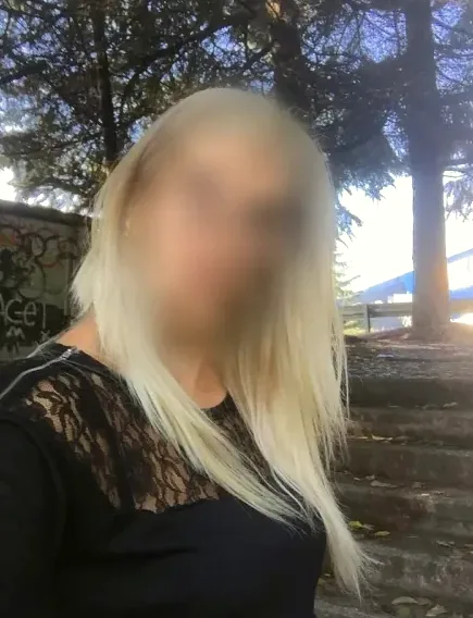 Rebecca, 32